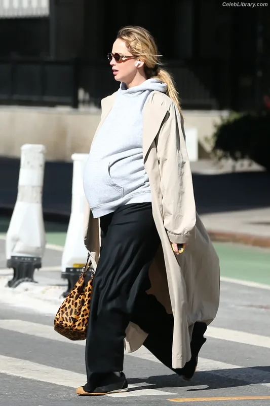 Jennifer Lawrence photo 17 of 1552