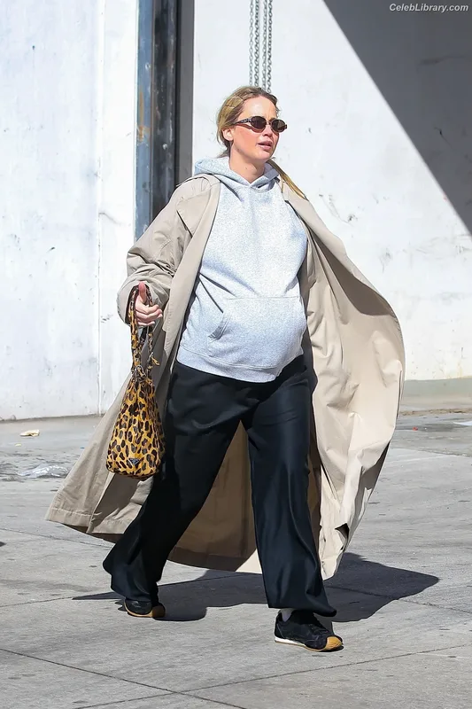 Jennifer Lawrence photo 3 of 1552