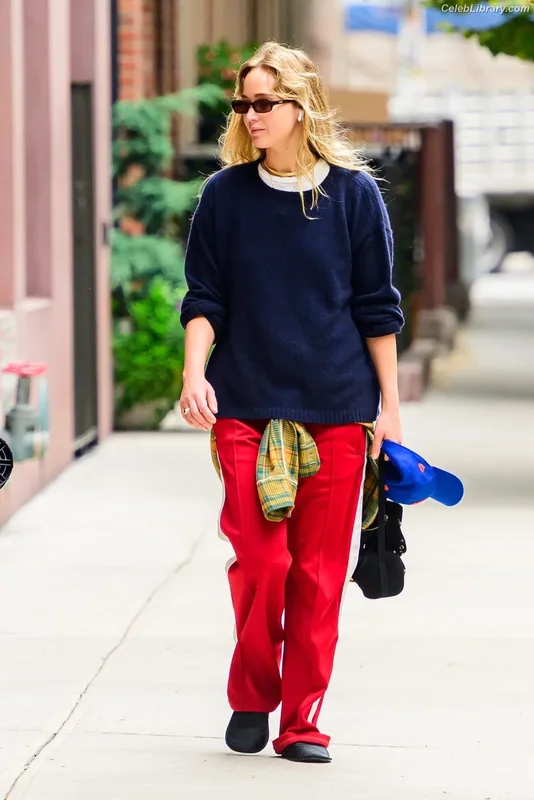 Jennifer Lawrence photo 6 of 1552