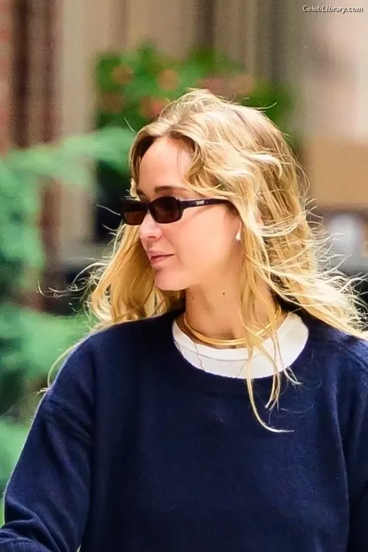 Jennifer Lawrence photo 7 of 1552