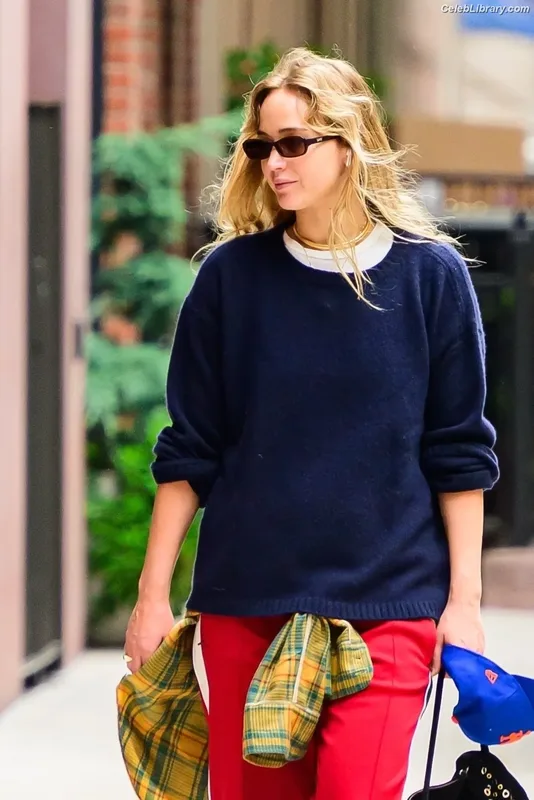 Jennifer Lawrence photo 8 of 1552
