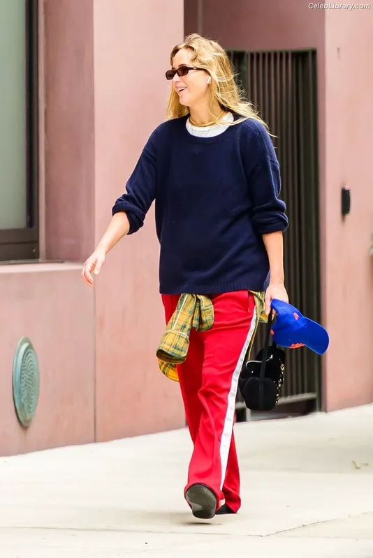 Jennifer Lawrence photo 11 of 1552