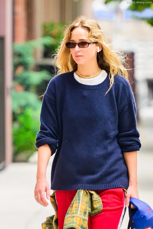 Jennifer Lawrence photo 12 of 1552