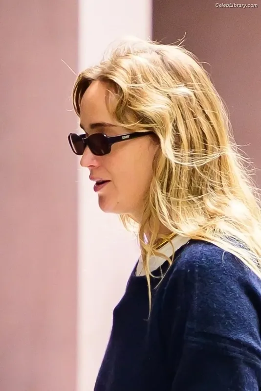 Jennifer Lawrence photo 18 of 1552