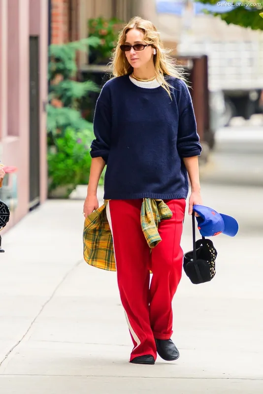 Jennifer Lawrence photo 20 of 1552