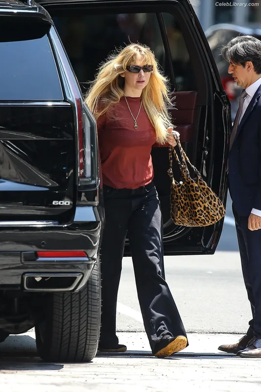 Jennifer Lawrence photo 22 of 1552