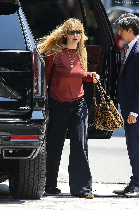Jennifer Lawrence photo 23 of 1552
