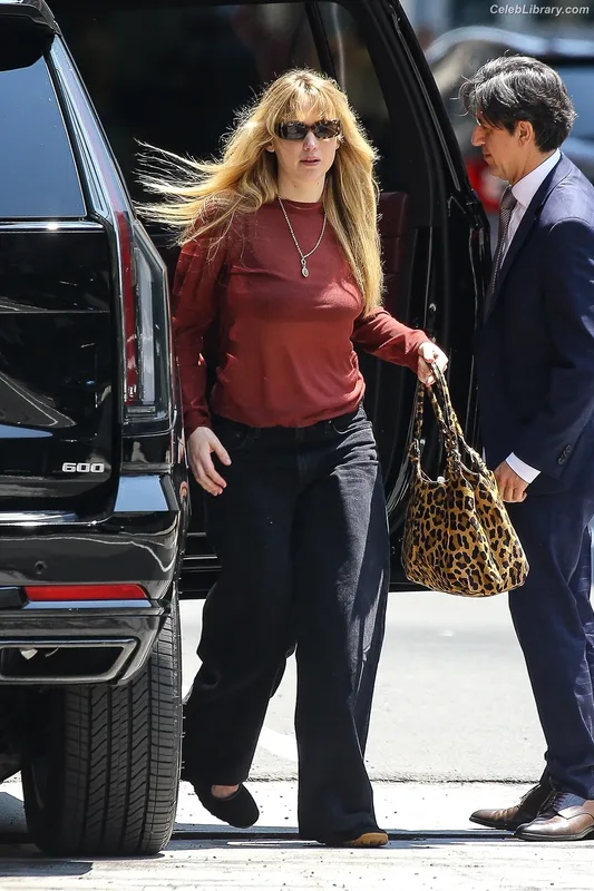 Jennifer Lawrence photo 24 of 1552