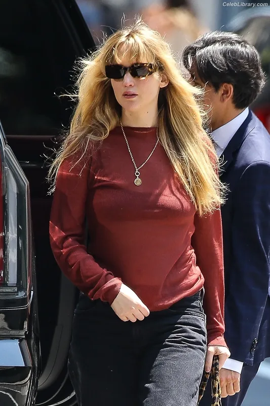Jennifer Lawrence photo 2 of 1552
