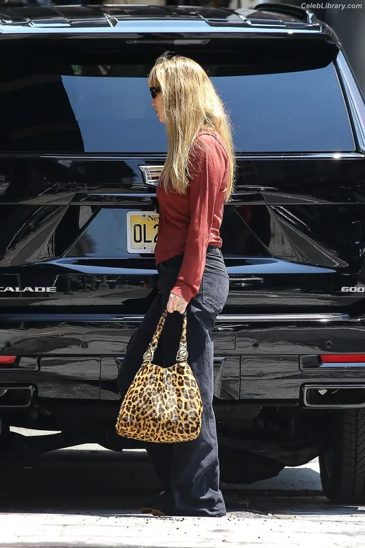 Jennifer Lawrence photo 4 of 1552