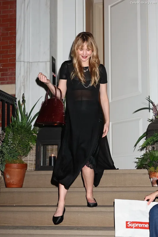 Jennifer Lawrence photo 8 of 1552