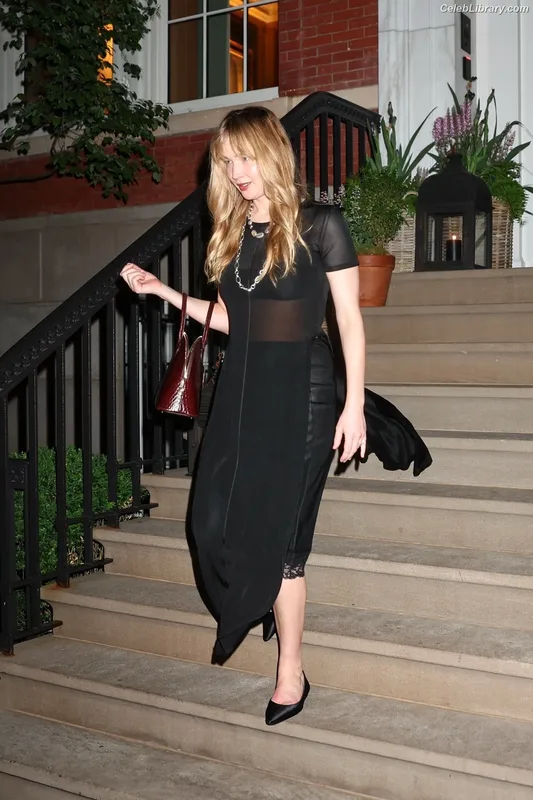Jennifer Lawrence photo 12 of 1552