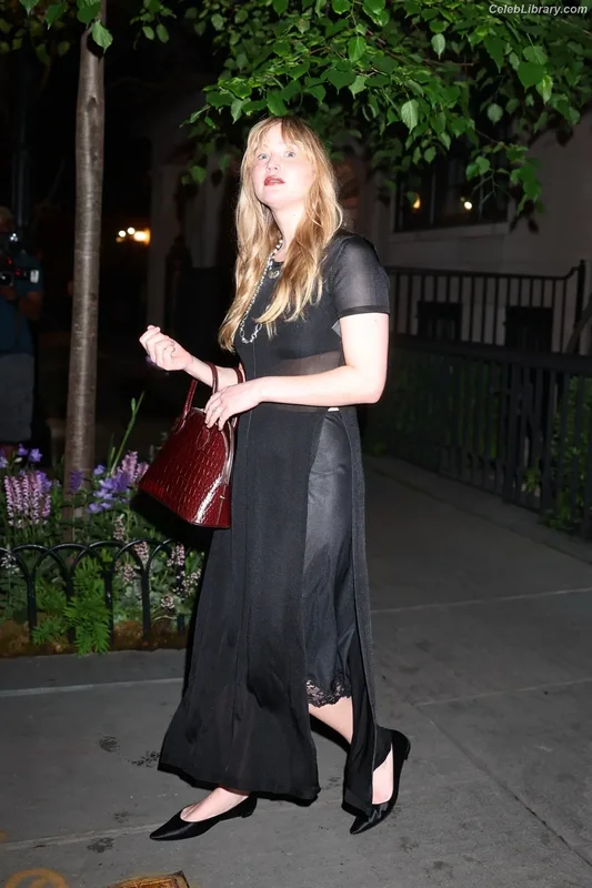 Jennifer Lawrence photo 15 of 1552