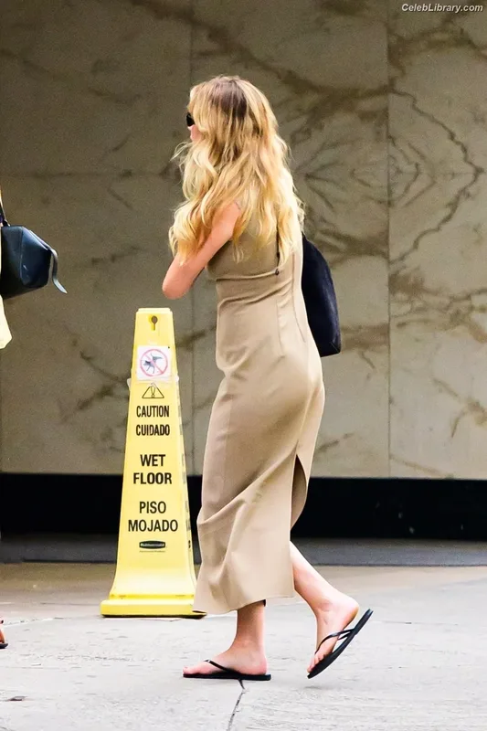 Jennifer Lawrence photo 1 of 1552