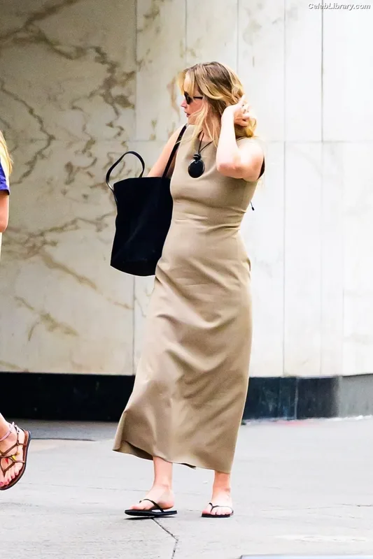 Jennifer Lawrence photo 3 of 1552