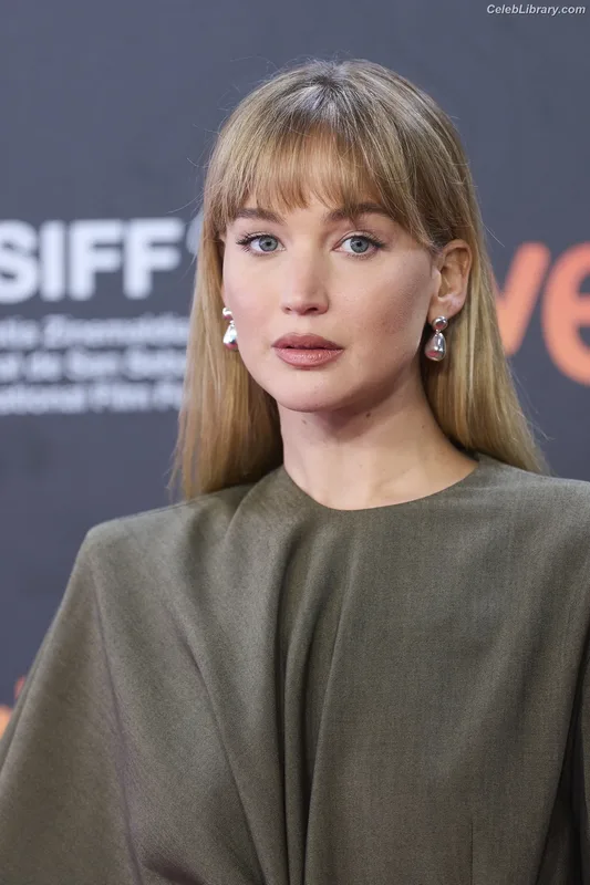 Jennifer Lawrence photo 16 of 1552