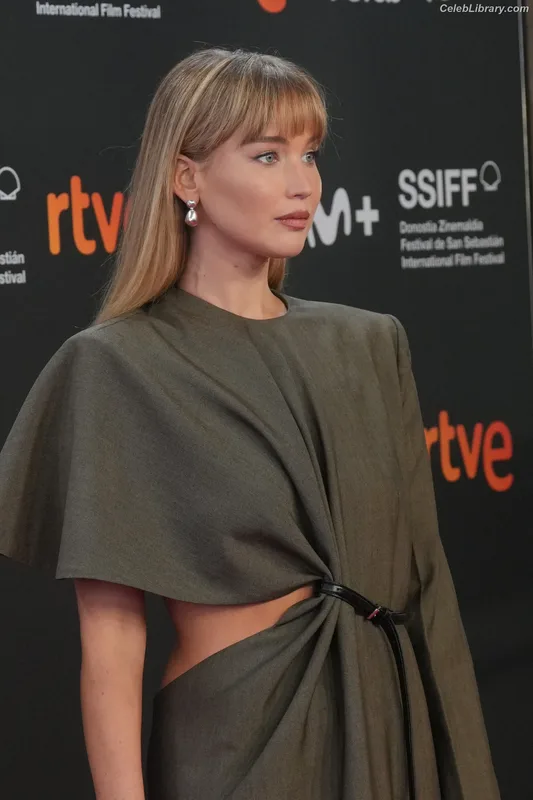 Jennifer Lawrence photo 3 of 1552