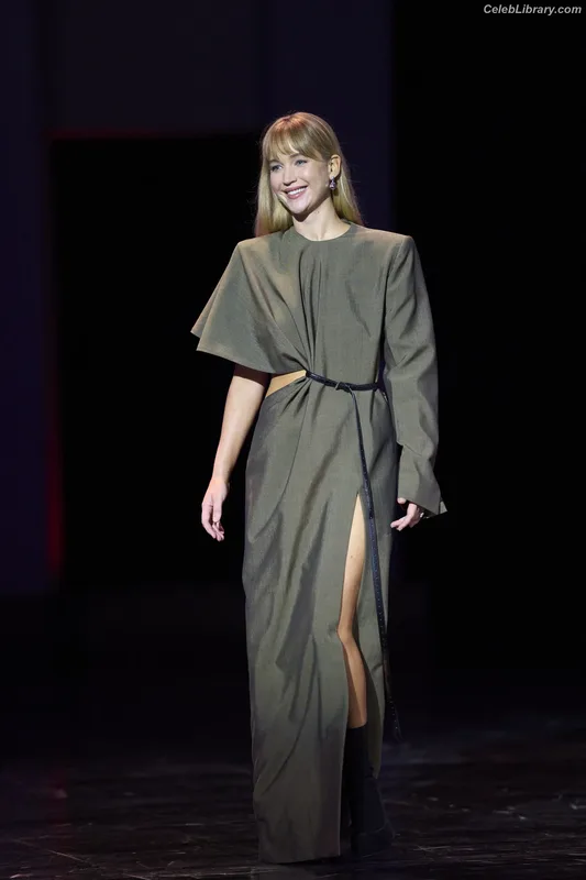 Jennifer Lawrence photo 6 of 1552