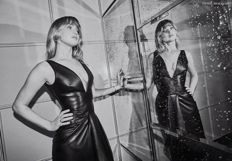 Jennifer Lawrence photo 17 of 1552