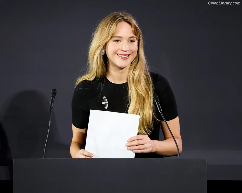 Jennifer Lawrence photo 5 of 1552