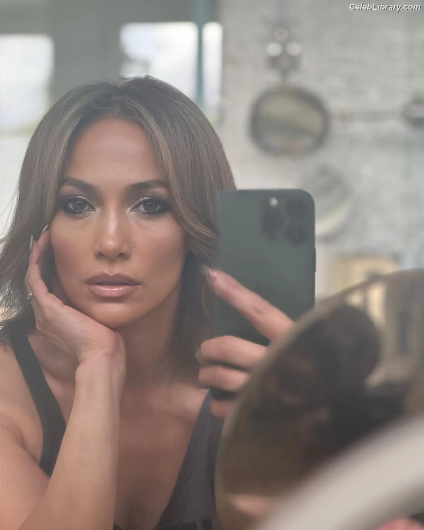 Jennifer Lopez photo 2 of 3408