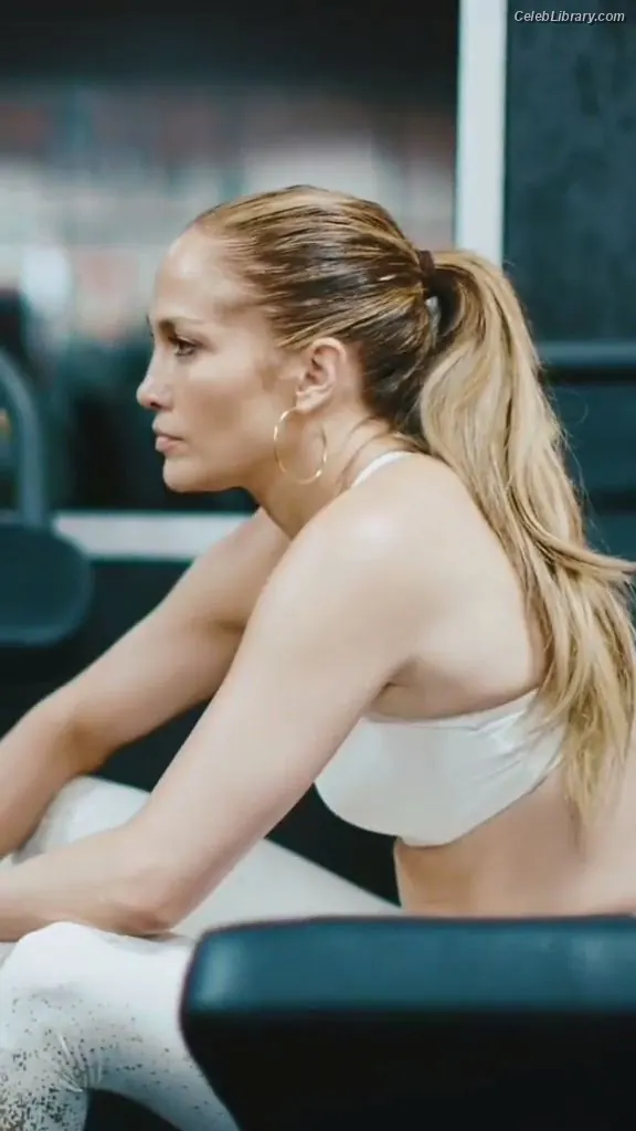 Jennifer Lopez photo 12 of 3408