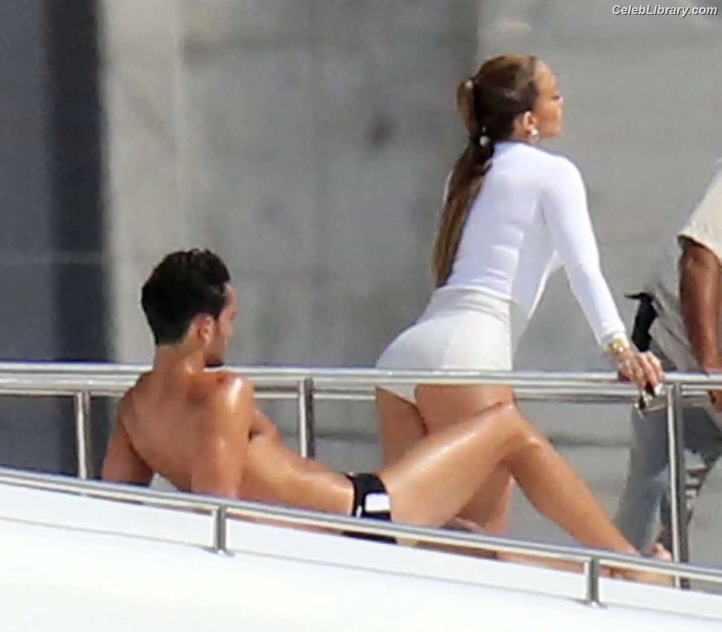 Jennifer Lopez photo 24 of 3408