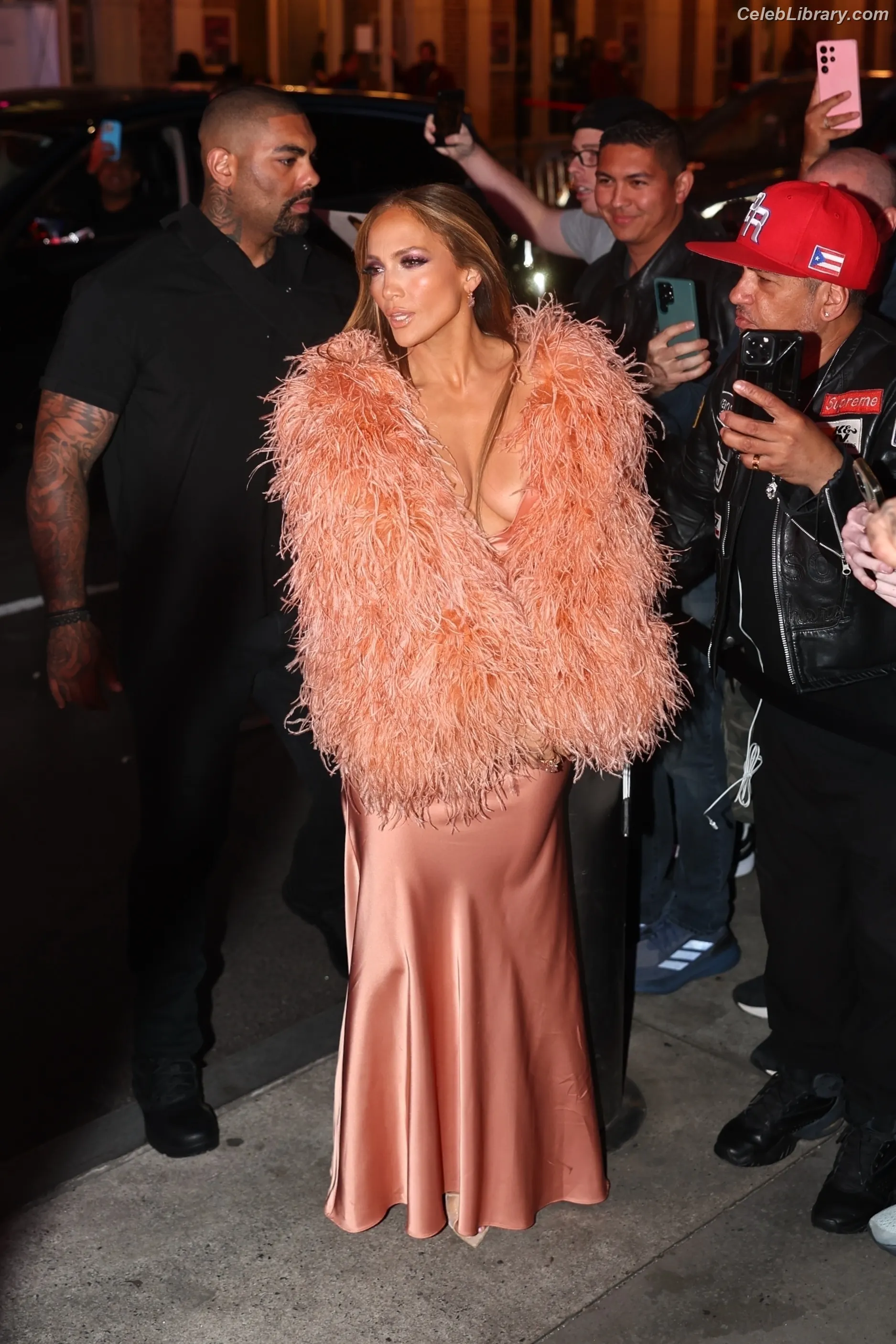 Jennifer Lopez photo 5 of 3408