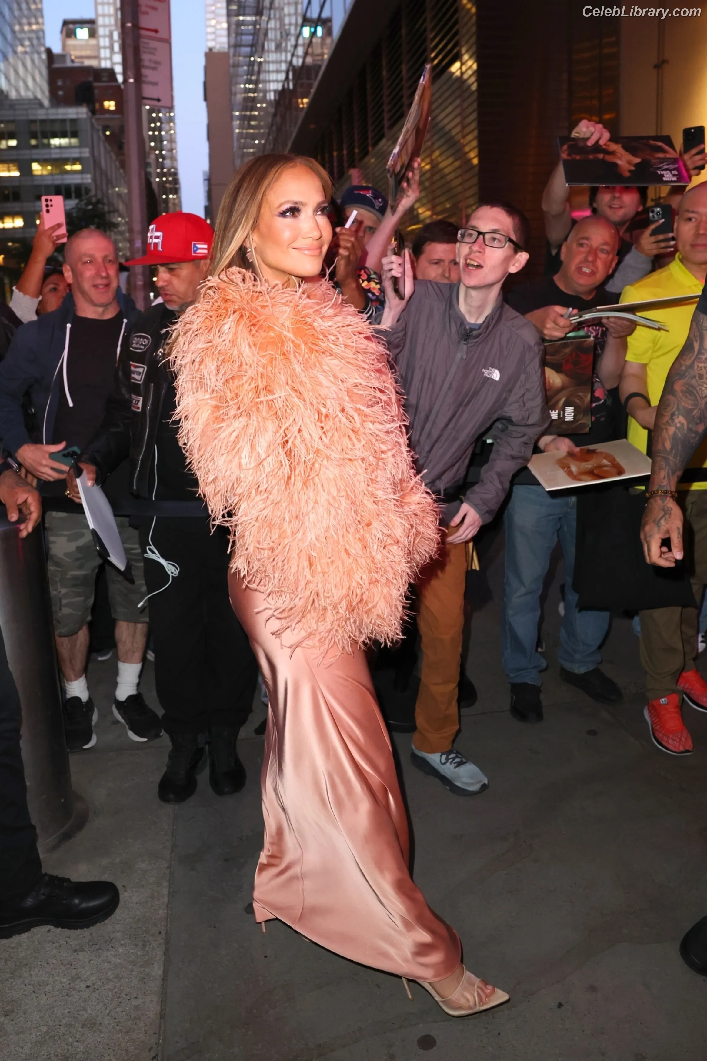 Jennifer Lopez photo 16 of 3408