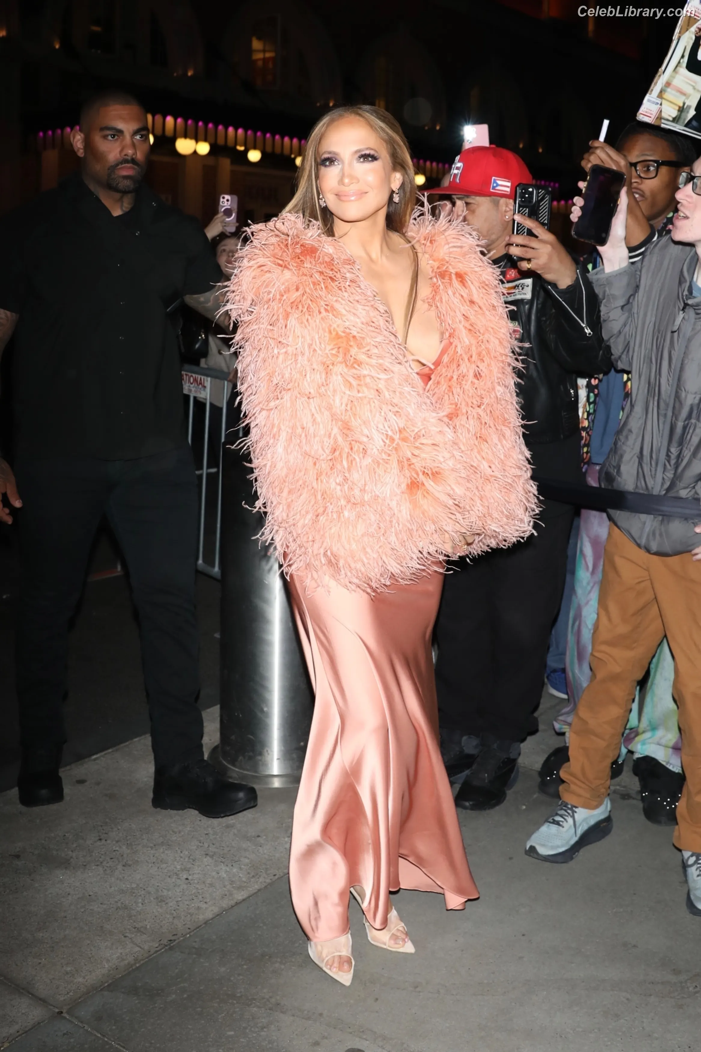 Jennifer Lopez photo 21 of 3408