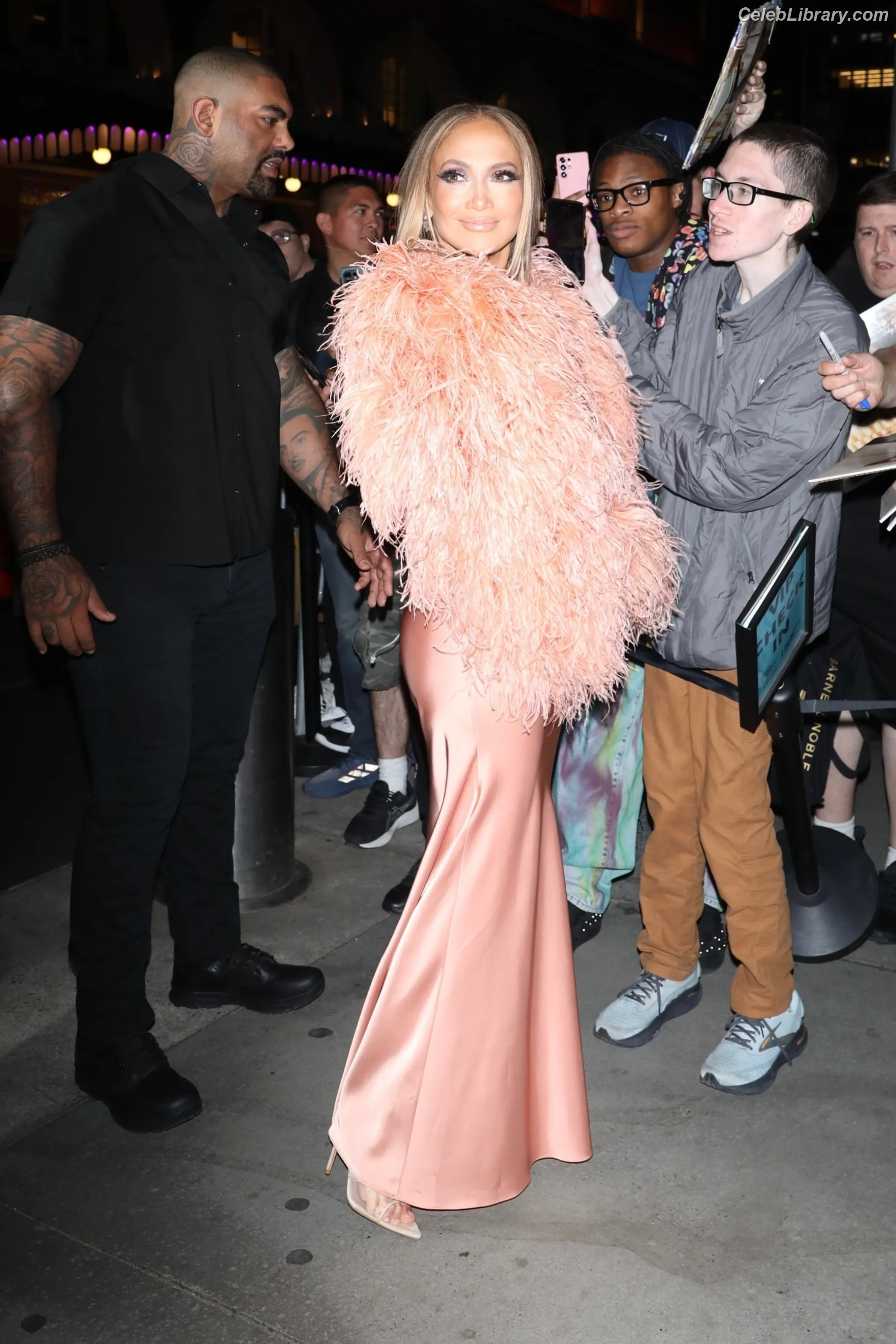 Jennifer Lopez photo 4 of 3408