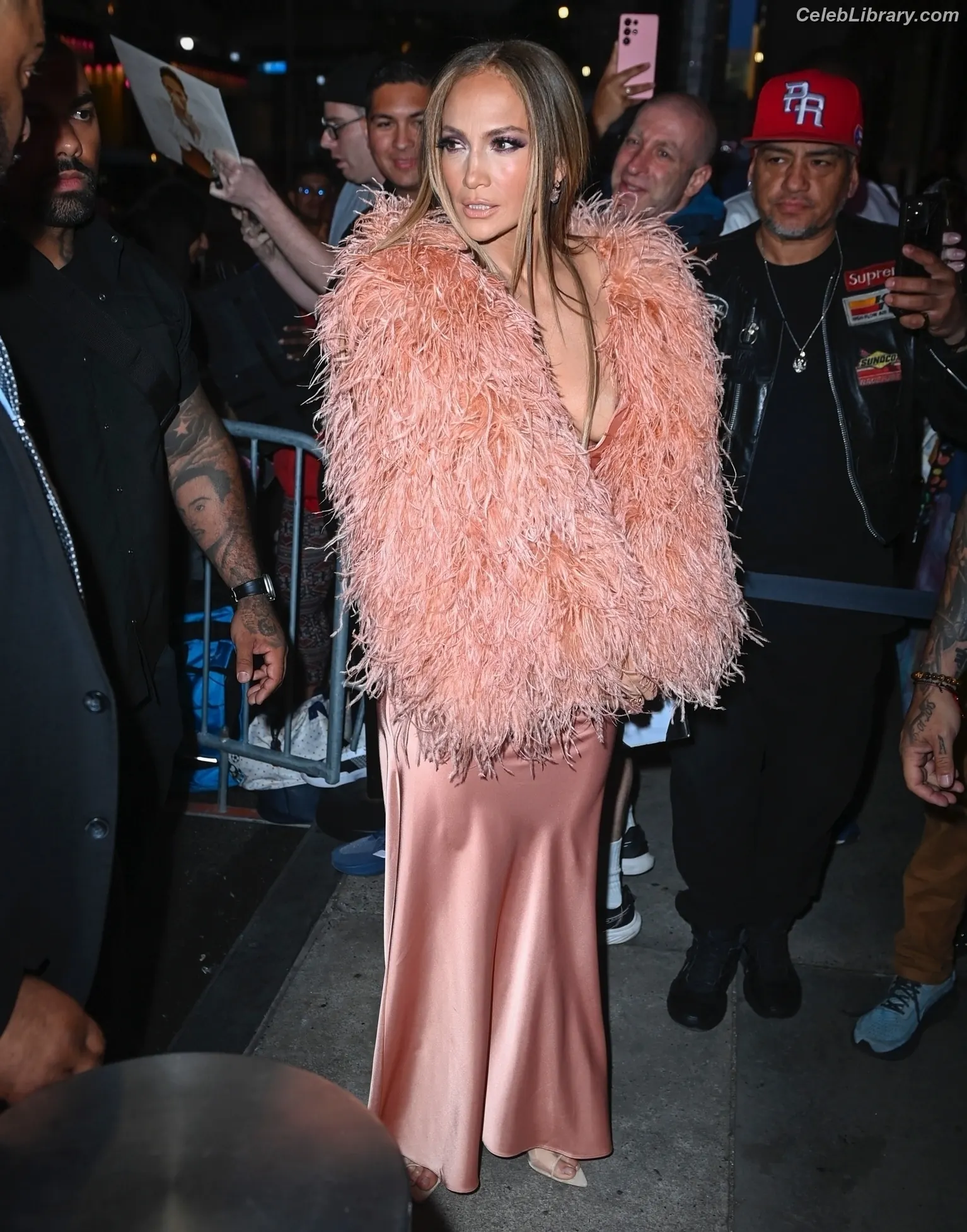 Jennifer Lopez photo 4 of 3408