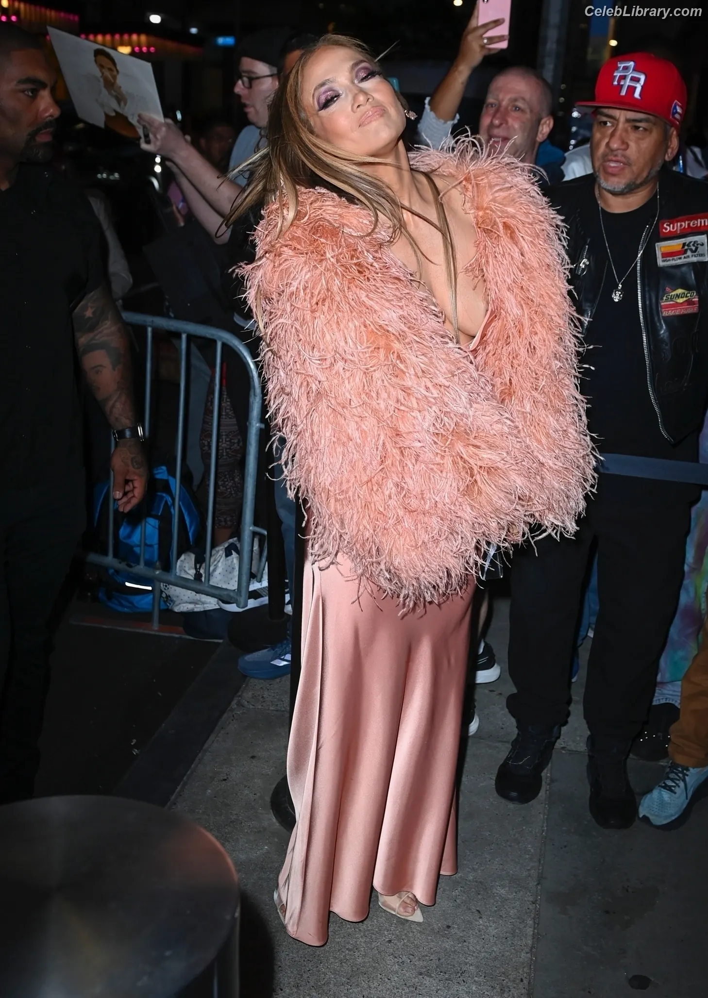Jennifer Lopez photo 5 of 3408