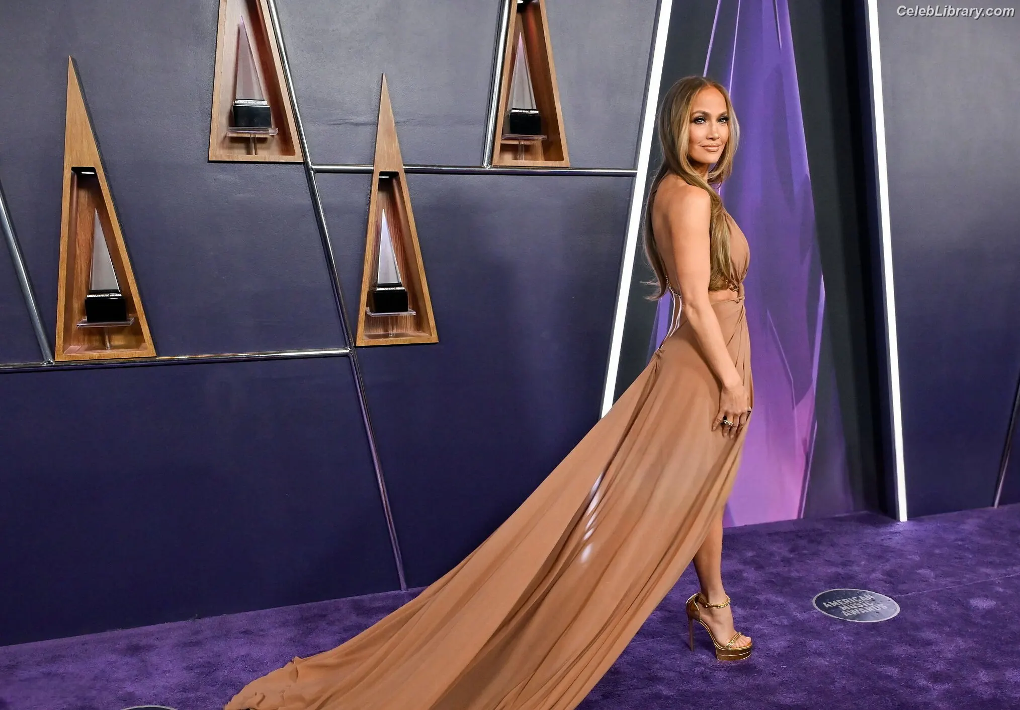 Jennifer Lopez photo 16 of 3408