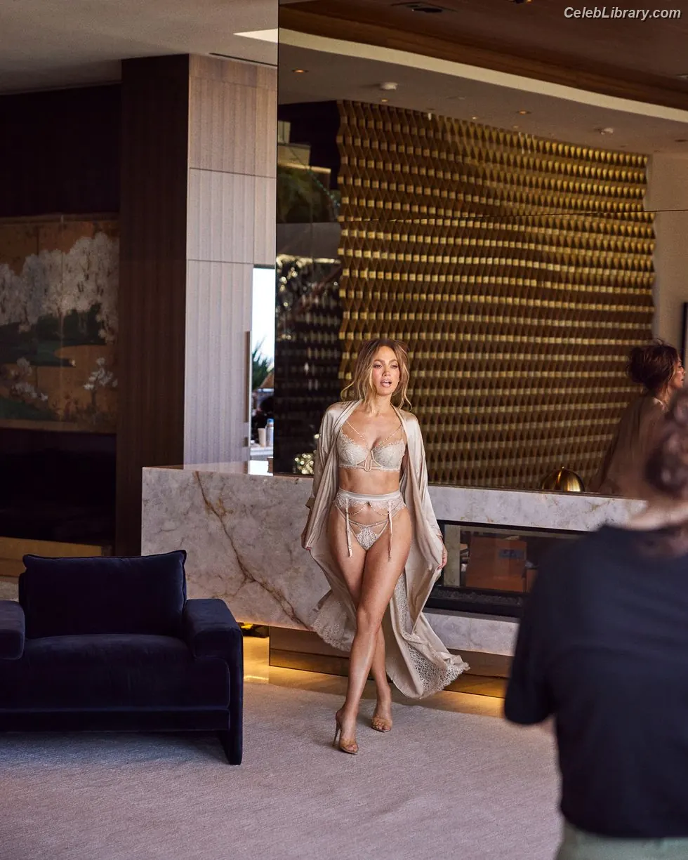 Jennifer Lopez photo 5 of 3408