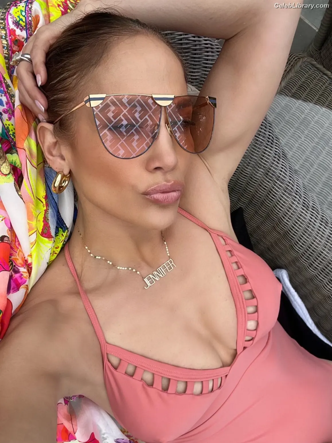 Jennifer Lopez photo 10 of 3408