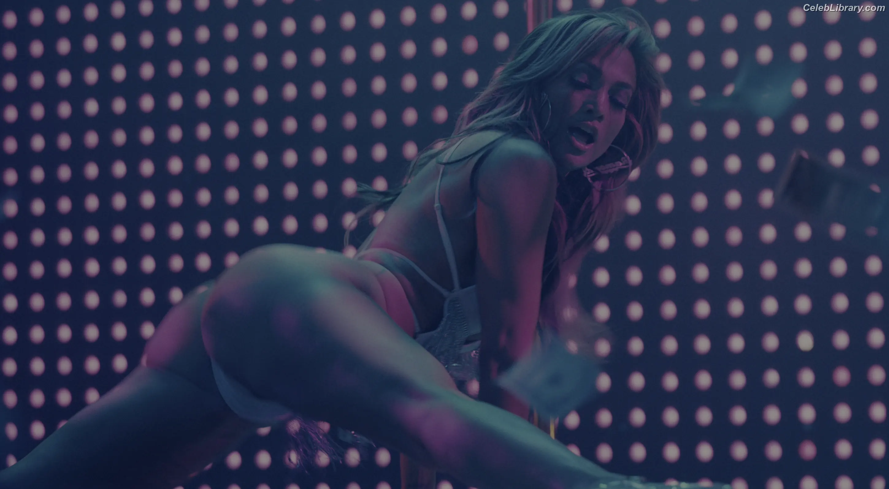 Jennifer Lopez photo 3 of 3408
