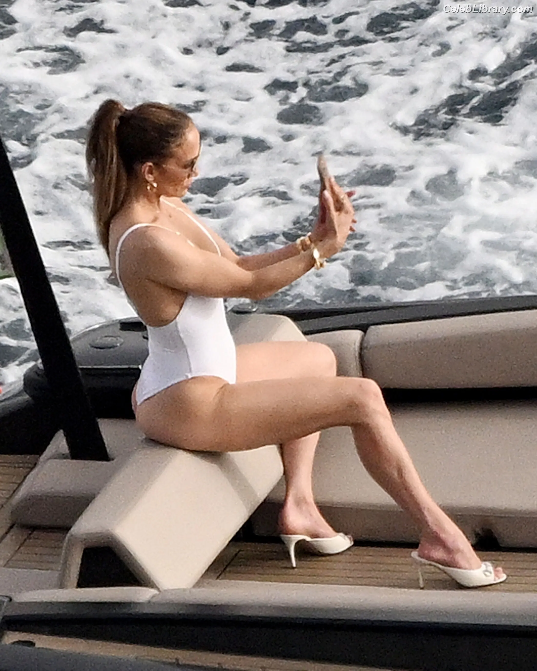 Jennifer Lopez photo 14 of 3408