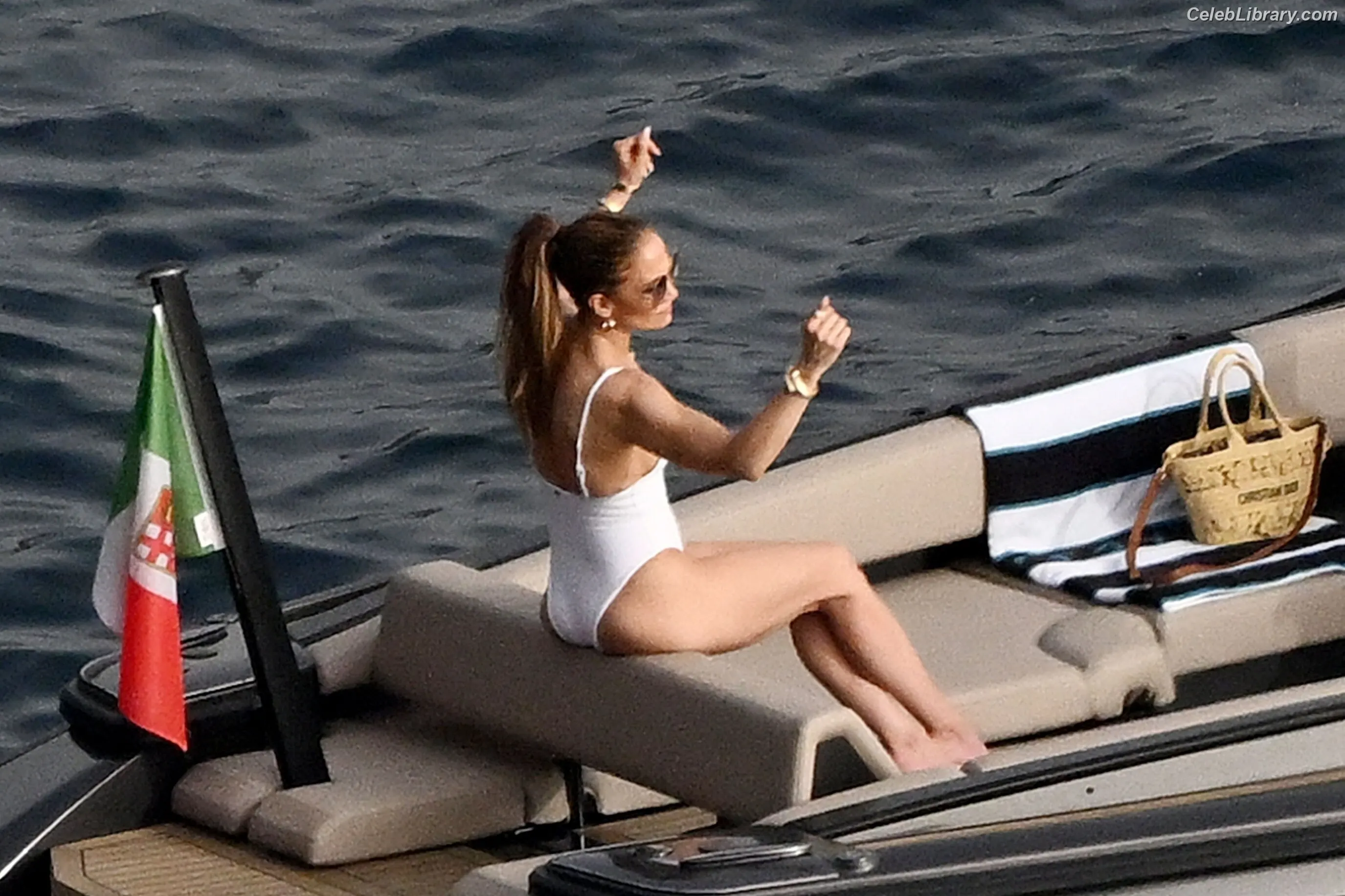 Jennifer Lopez photo 21 of 3408