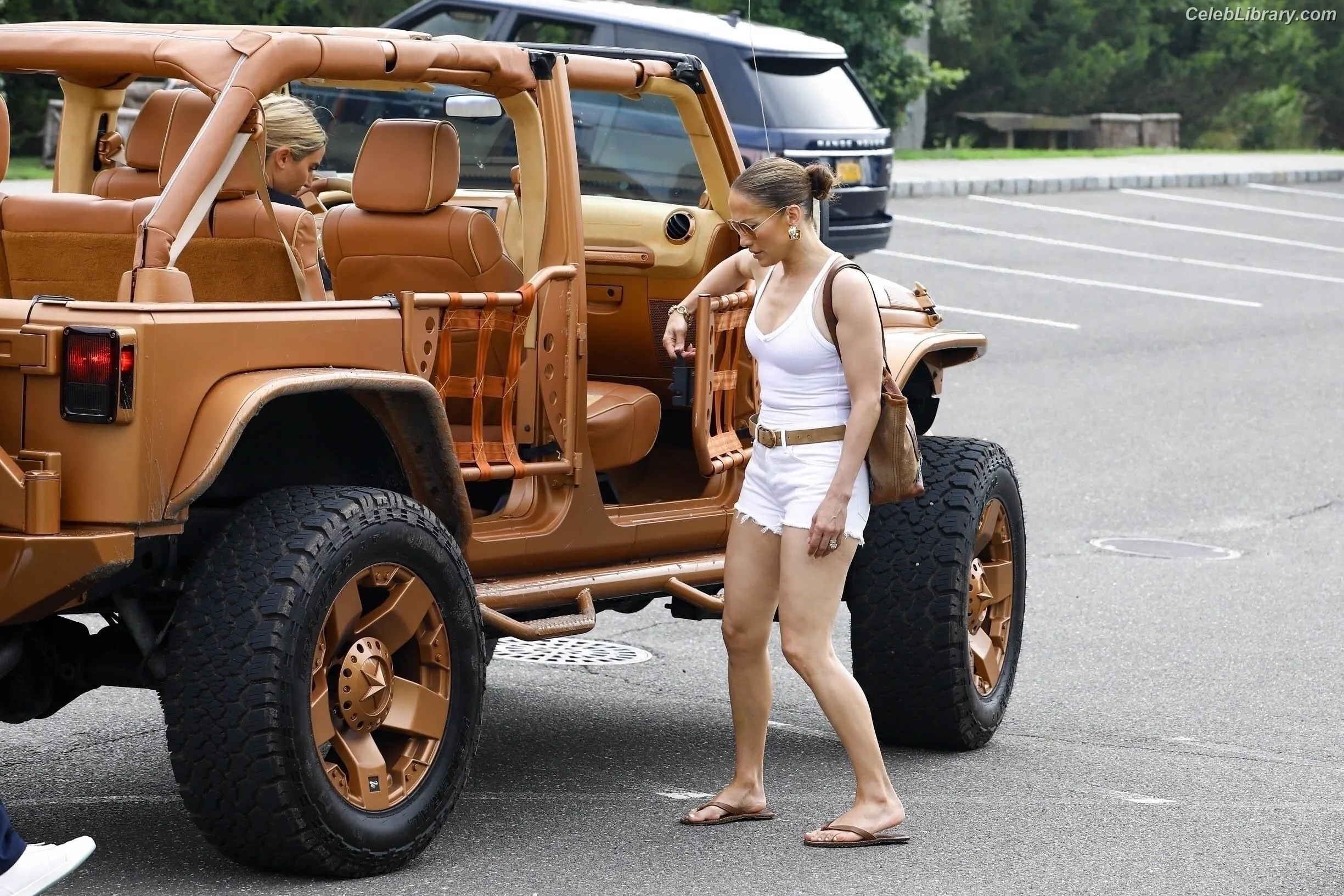 Jennifer Lopez photo 1 of 3408