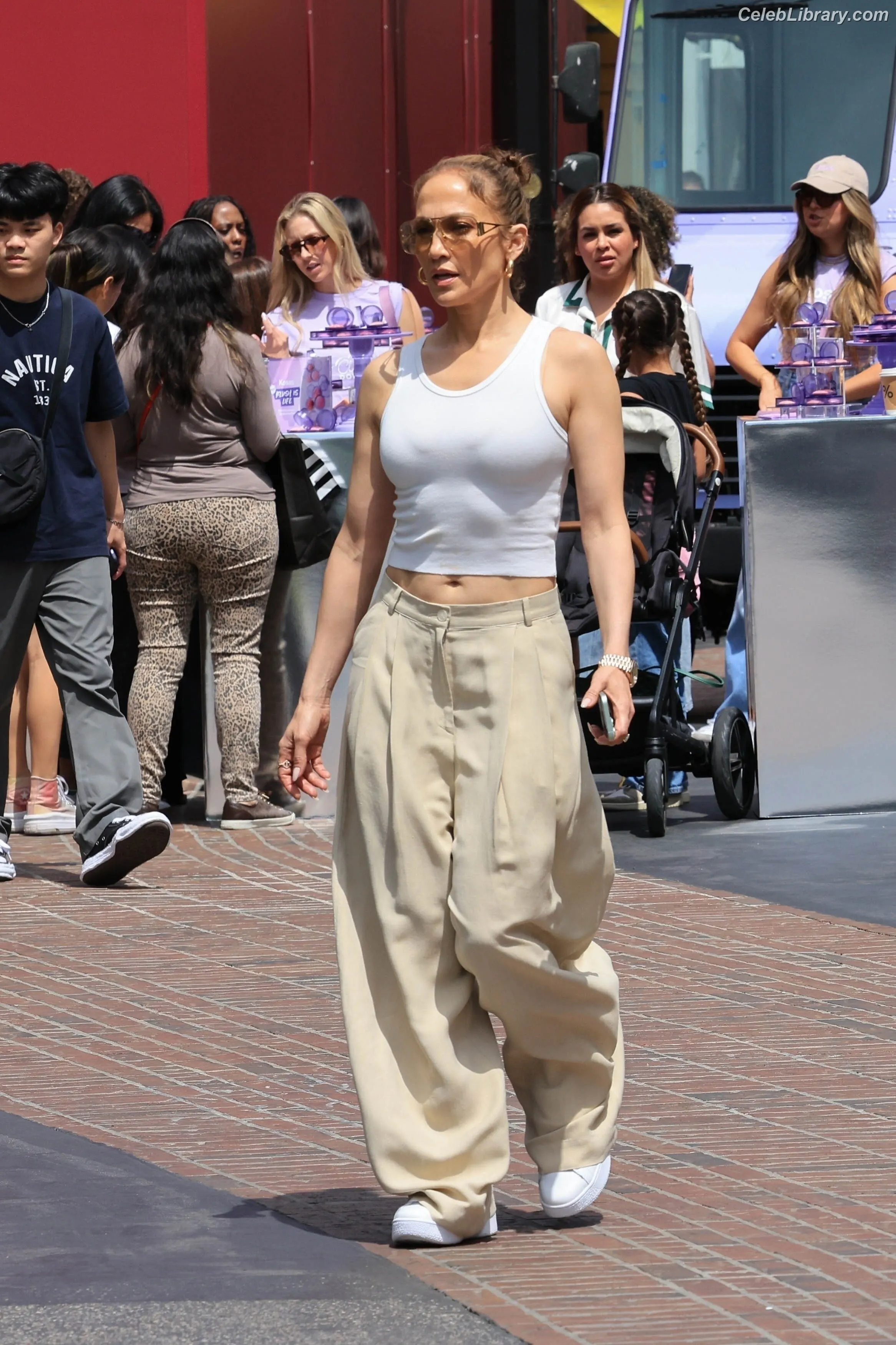Jennifer Lopez photo 2 of 3408