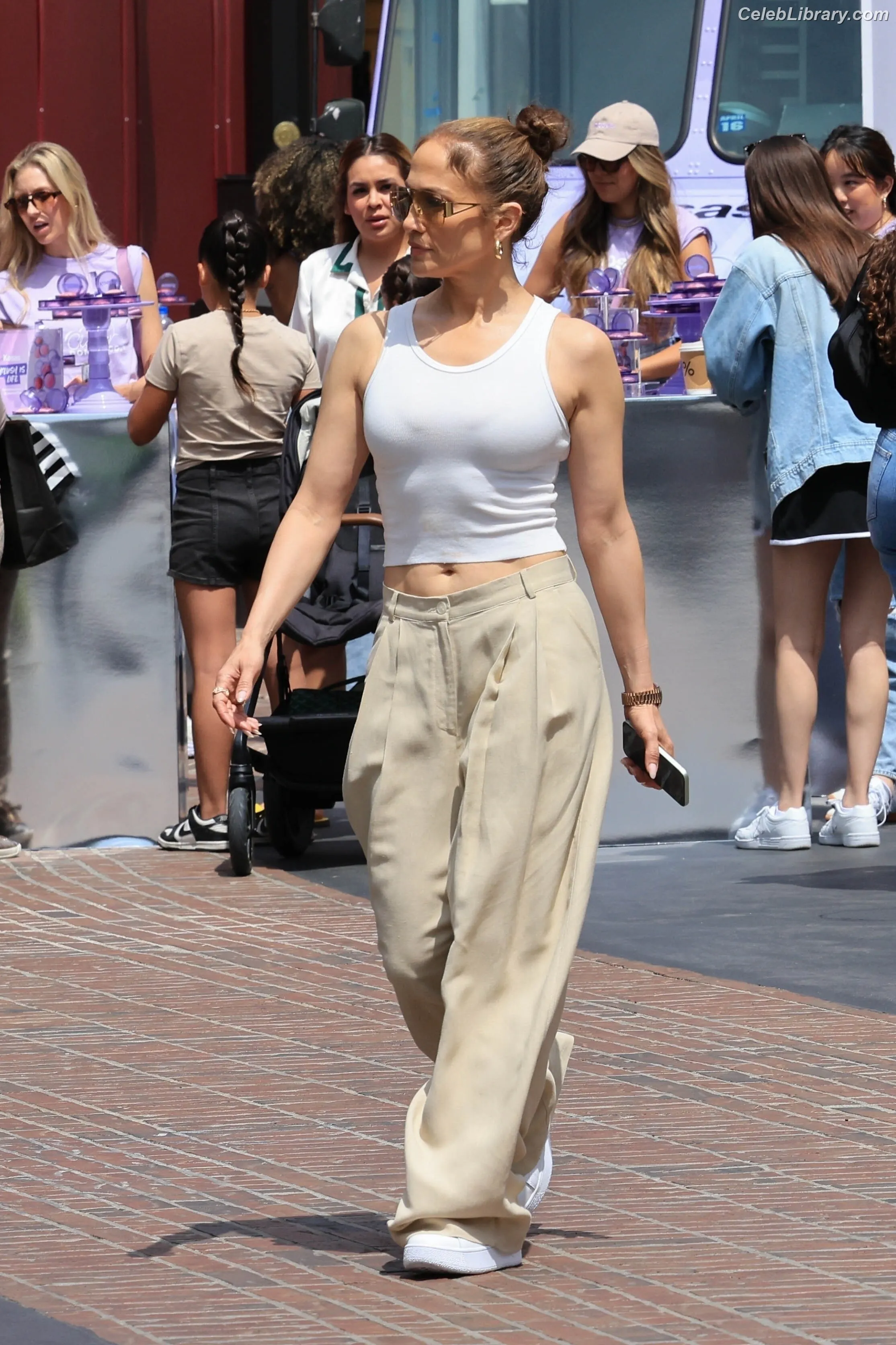 Jennifer Lopez photo 8 of 3408