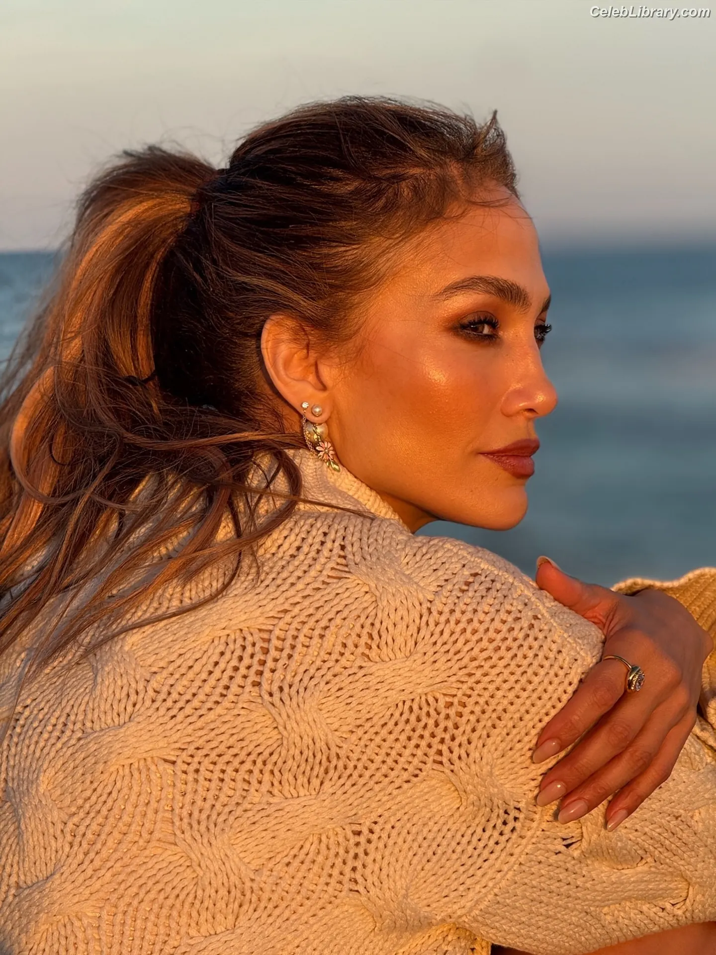Jennifer Lopez photo 9 of 3408