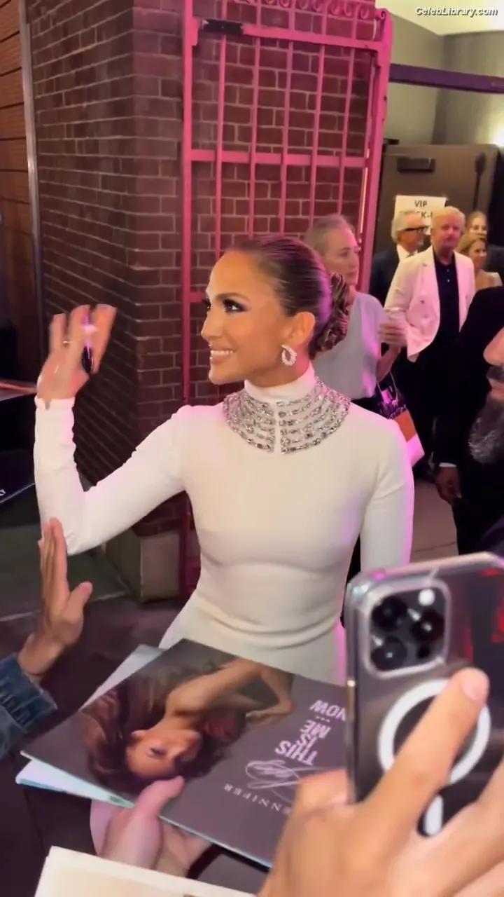Jennifer Lopez photo 16 of 3408