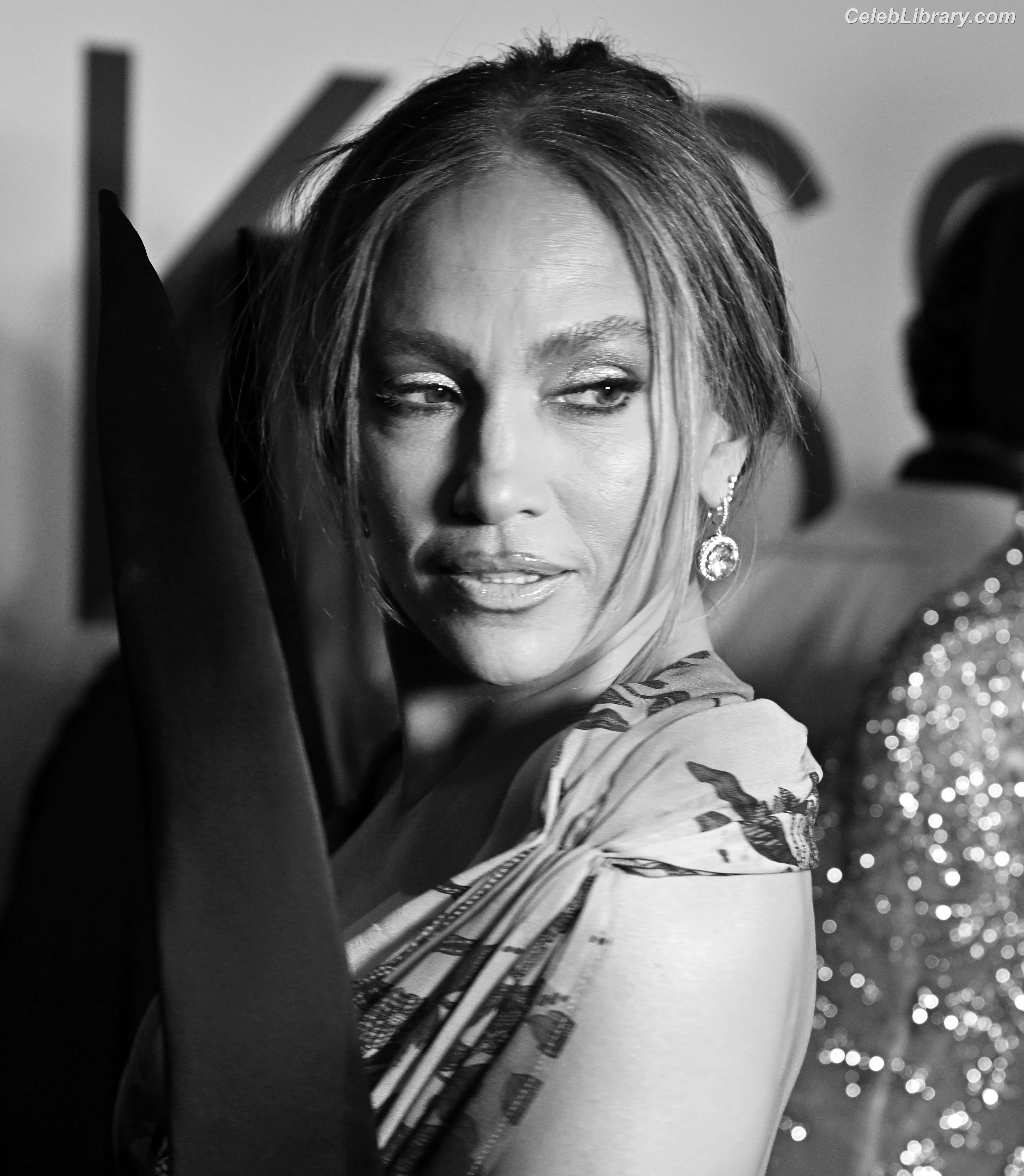 Jennifer Lopez photo 12 of 3408