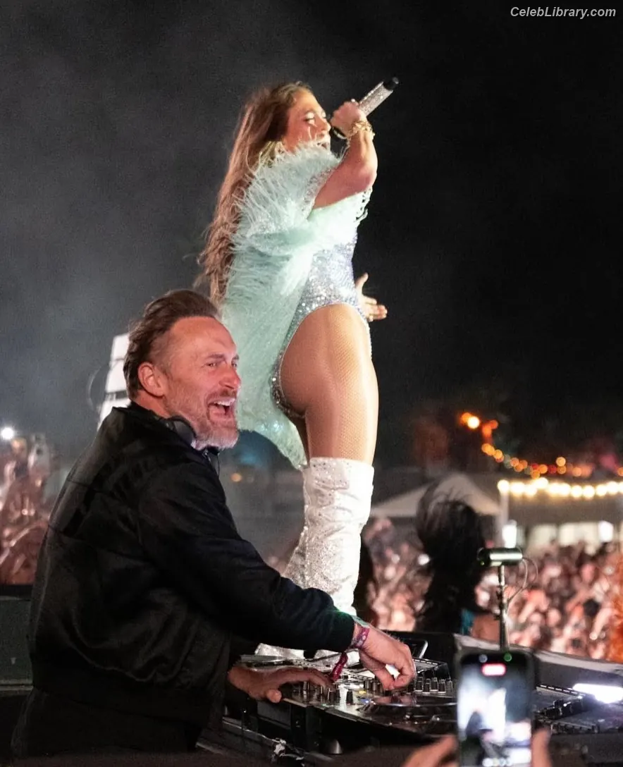 Jennifer Lopez photo 7 of 3408