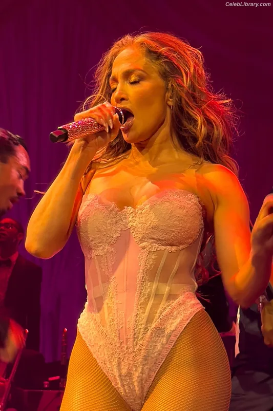 Jennifer Lopez photo 7 of 3409