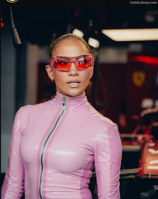 Jennifer Lopez photo 6 of 3409