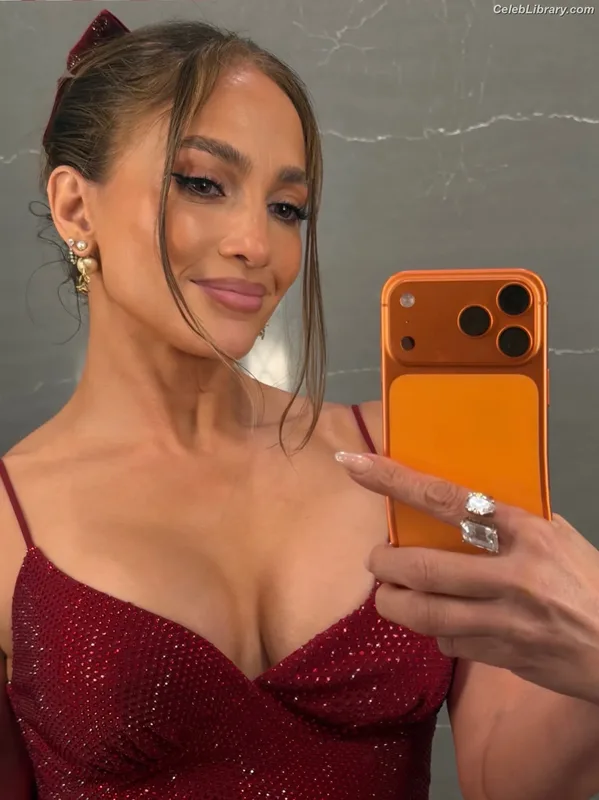 Jennifer Lopez photo 9 of 3409