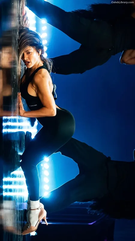 Jennifer Lopez photo 10 of 3409